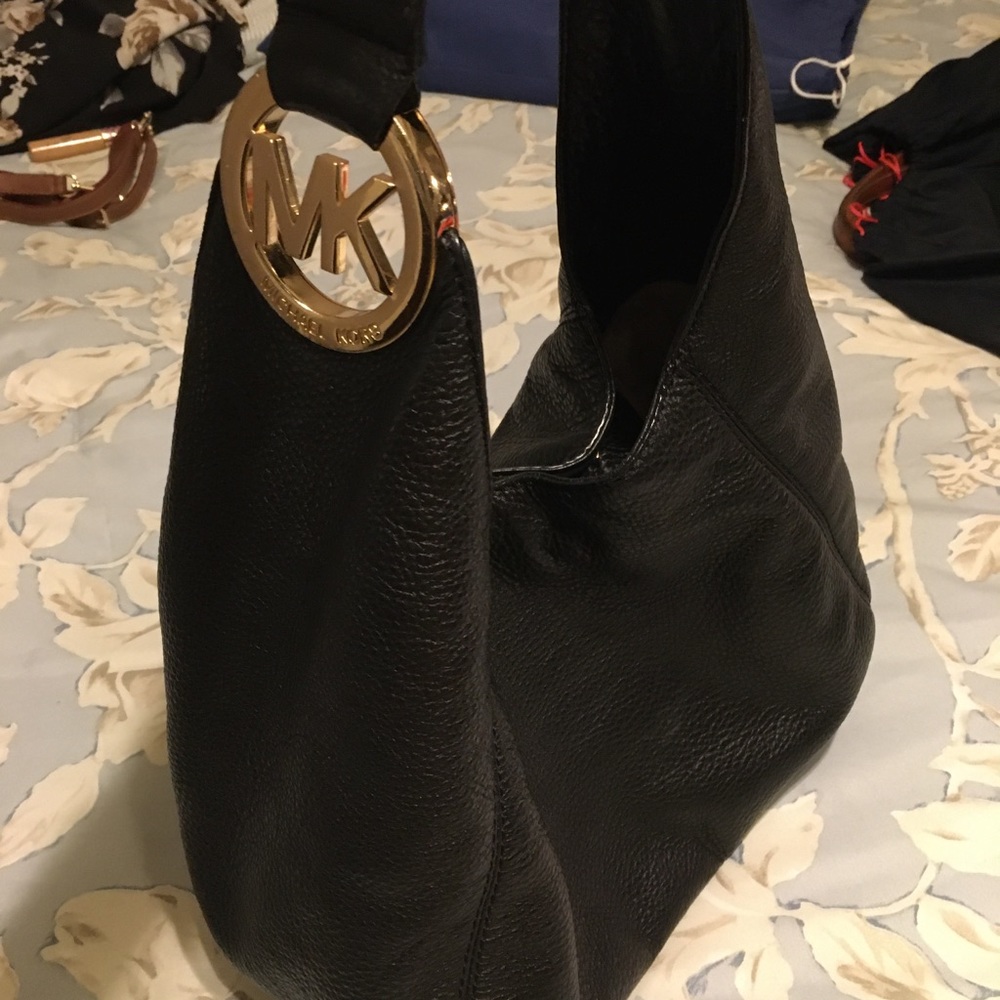 Beautiful black leather,like new no stains/tears.